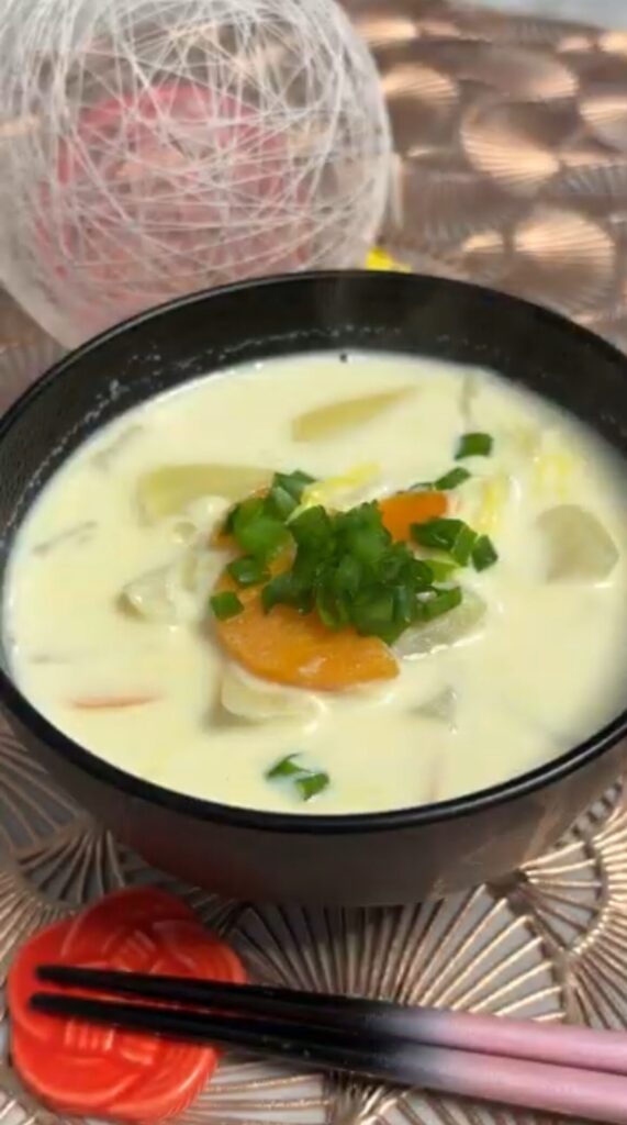 Creamy Milk Miso Soup with napa cabbage, carrot, and onion, a comforting and easy Japanese soup.白菜、にんじん、玉ねぎ入りのクリーミーなミルク味噌スープ、簡単でほっとする和風スープ。