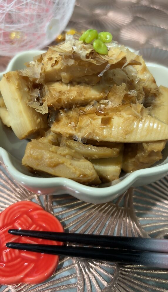 Bamboo shoots simmered in miso, traditional Japanese home cooking dish made with bamboo shoots and miso sauce.味噌で煮たたけのこ料理、たけのこ味噌煮の日本の家庭料理。